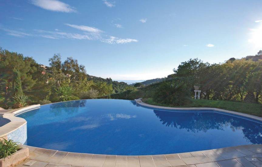 Three-Bedroom Holiday home with Sea View in Les Issambres 3* Франция, Лес-Иссамбр
