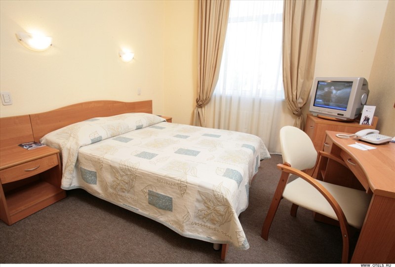 Максима Заря 3*