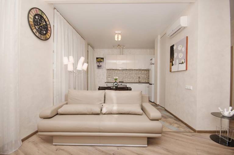 Apartment Nezavisimosti 85 V