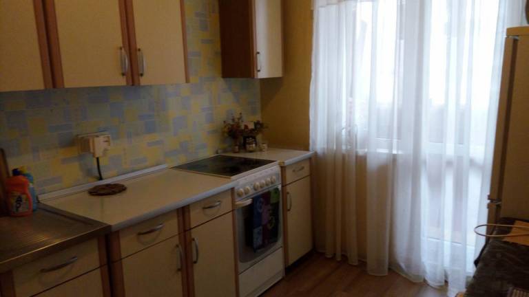Econom Apartment on Russiyanova