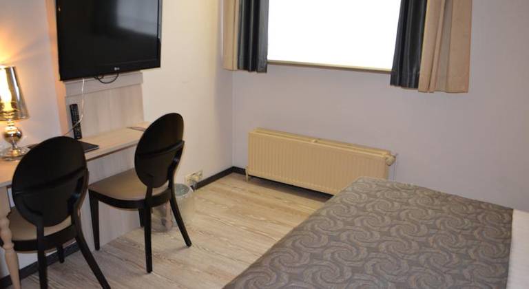 Floris Karos Hotel