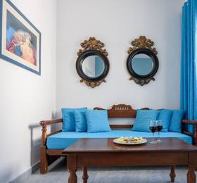 Alesahne Beach в Санторини