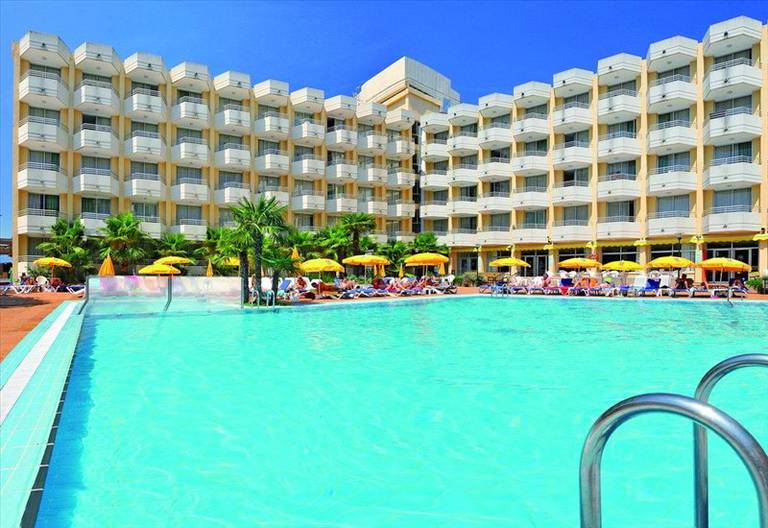Hotel GHT Oasis Tossa & Spa