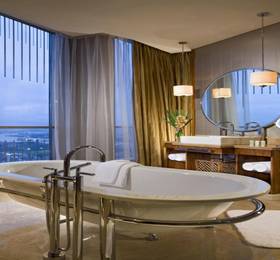 Sheraton Shanghai Hotel & Residences, Pudong в Шанхае