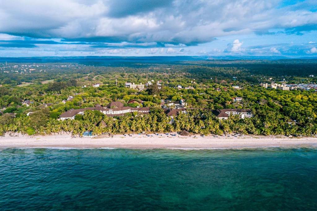 Diani Reef Beach Resort & Spa 5*