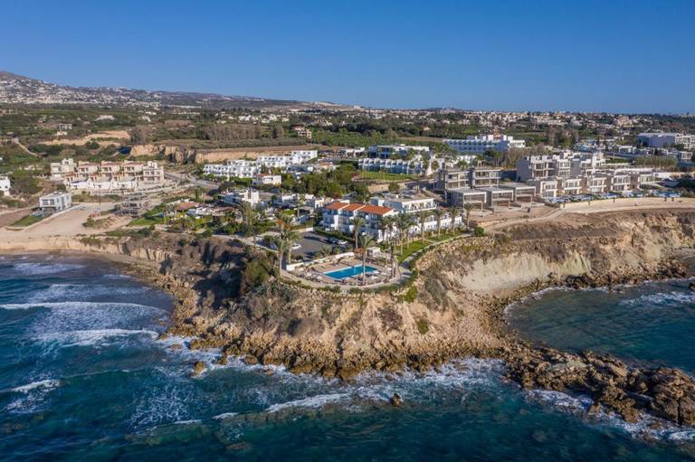 Vrachia Beach Hotel & Suites