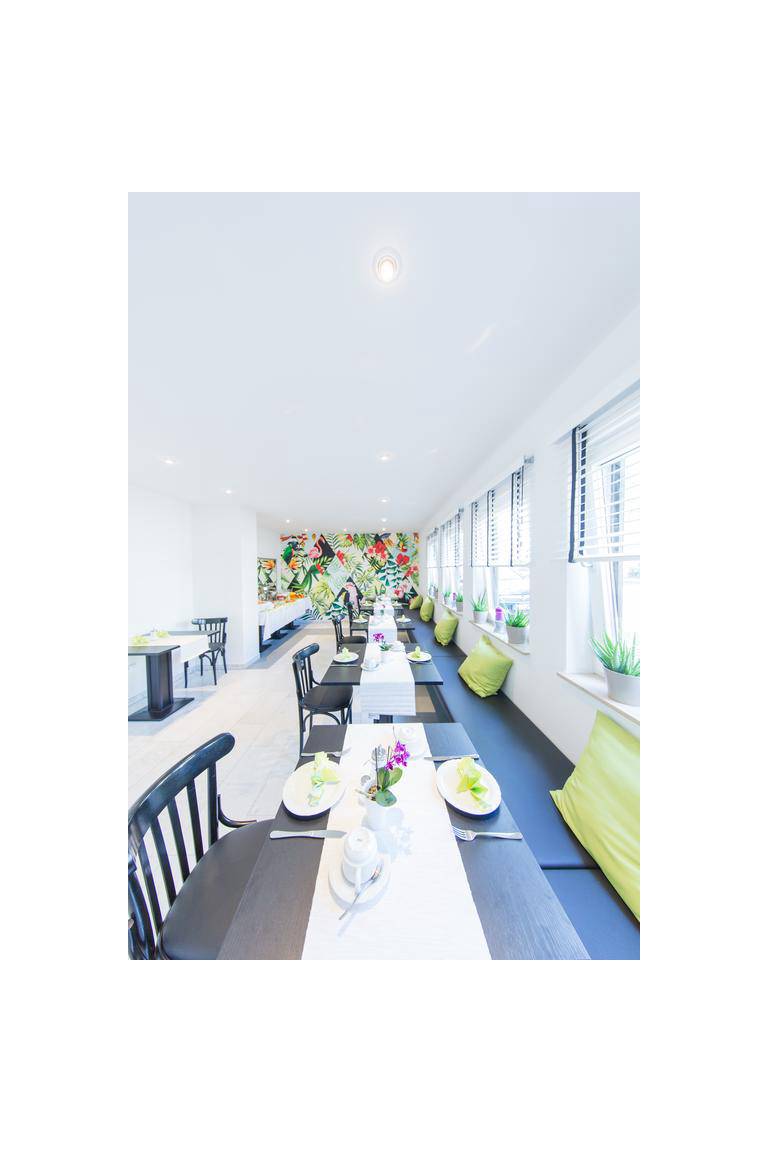 Hotel Sirrah