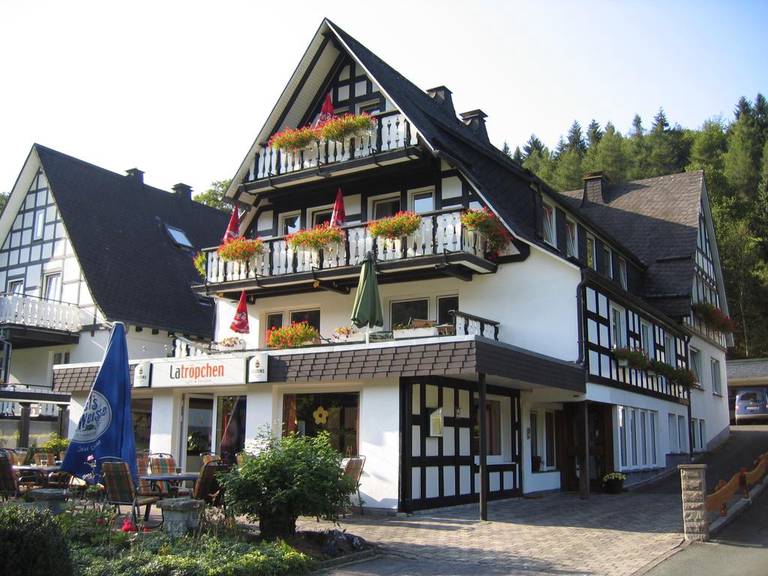 Pension & Ferienhaus Latropchen