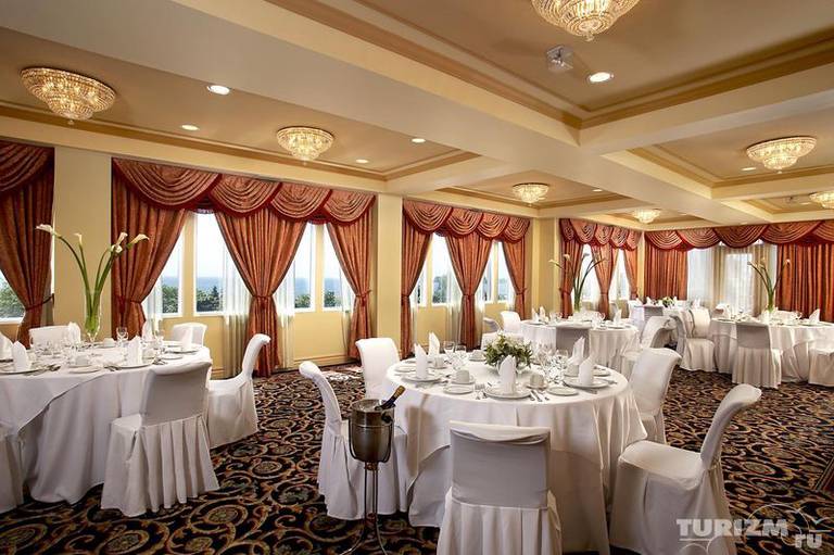 Four Points by Sheraton Toronto Lakeshore