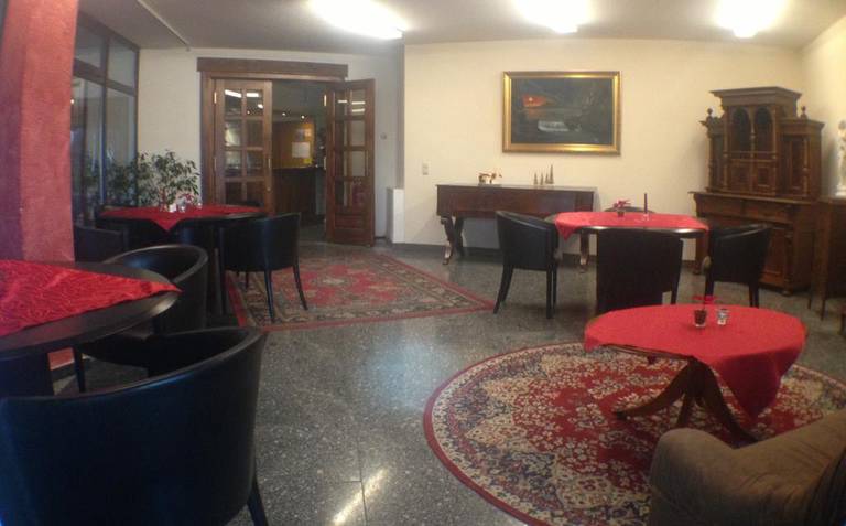 West Hotel an der Sachsischen Weinstrasse
