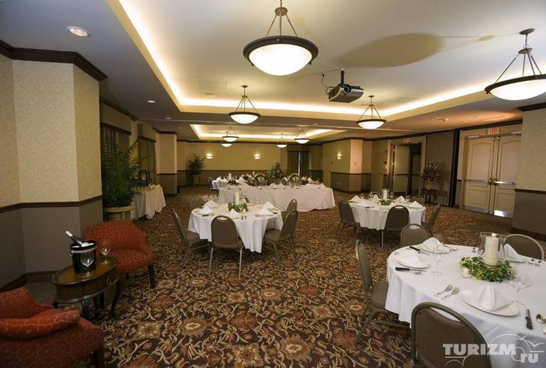 Four Points by Sheraton Knoxville Cumberland House