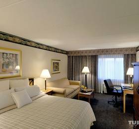 Four Points by Sheraton Milwaukee North в Браун Дире
