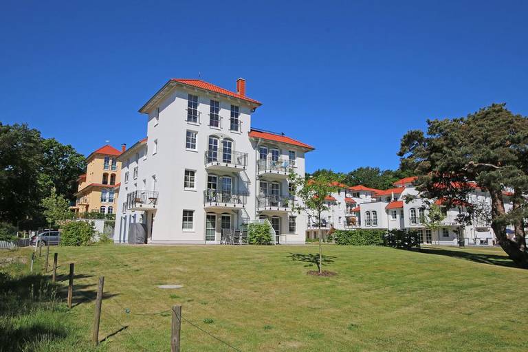 Haus Meeresblick - Ferienwohnung Dunenblick mit Terrasse