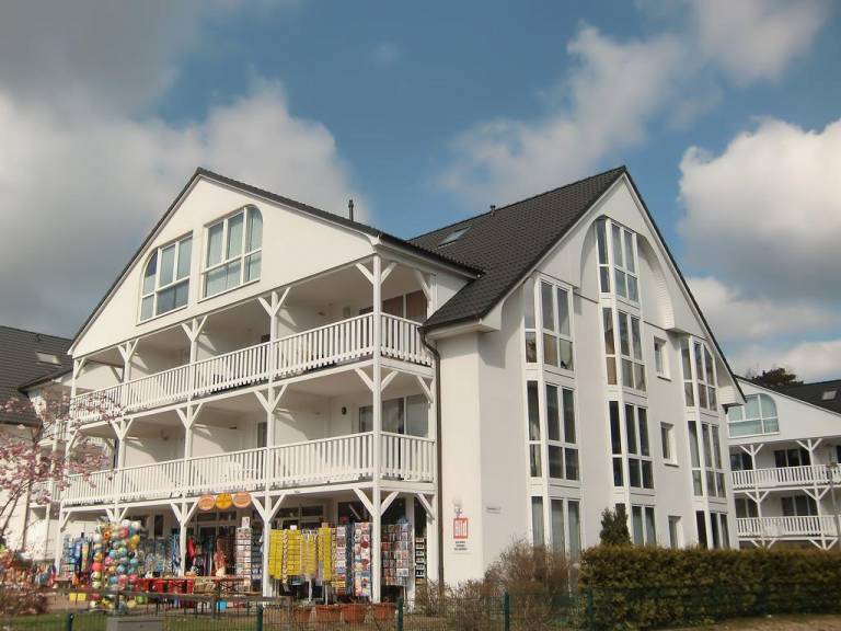 Ferienwohnung 01 mit Terrasse - Strandstrabe