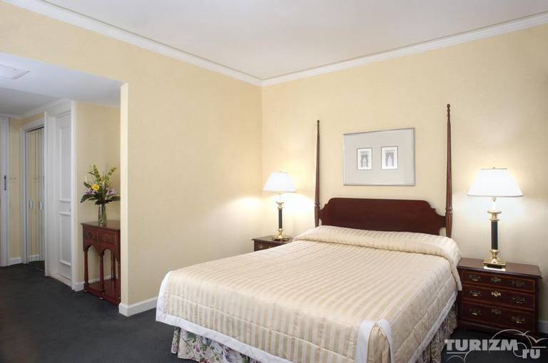 Tremont Hotel