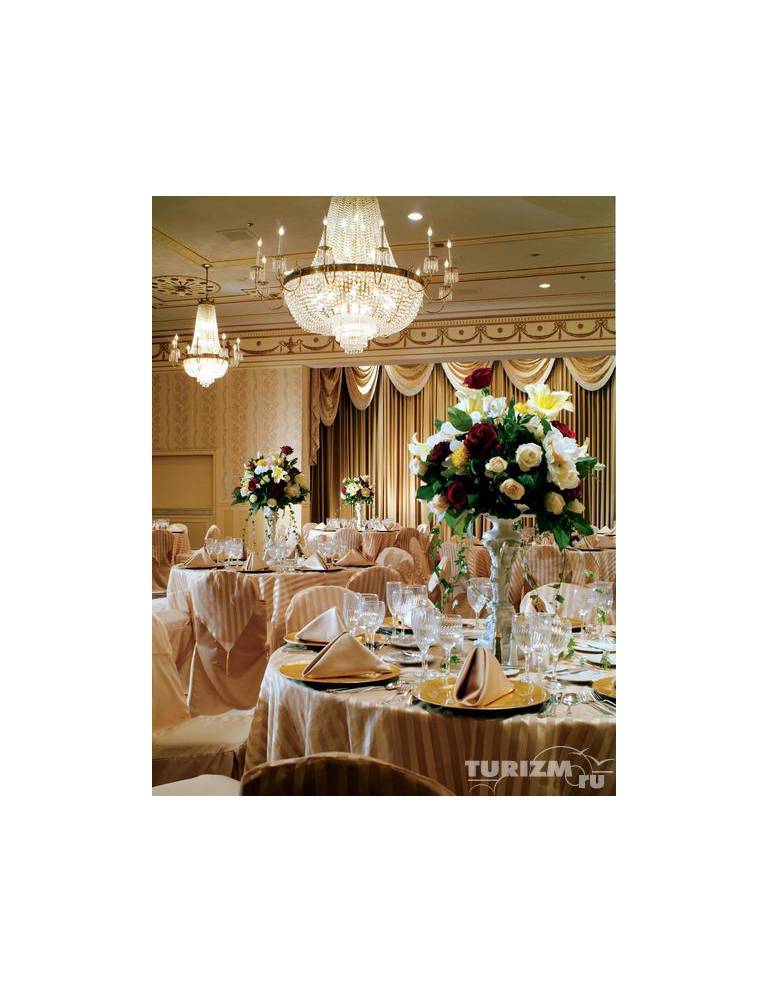 Sheraton Commander Hotel