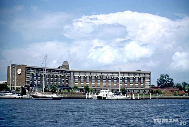 Sheraton New Bern Hotel & Marina
