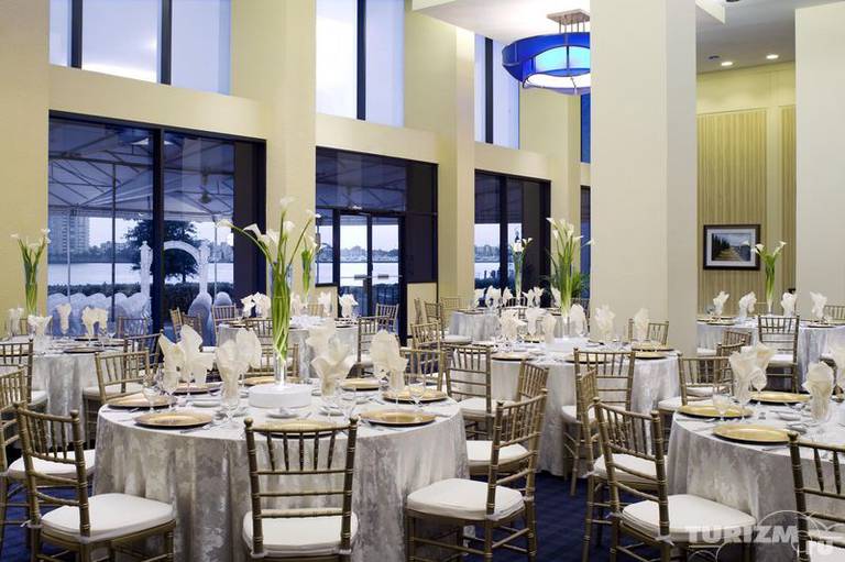 Sheraton Norfolk Waterside Hotel