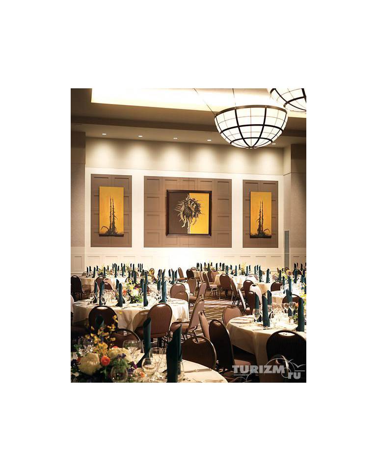 Sheraton Overland Park Hotel at the Convention Center