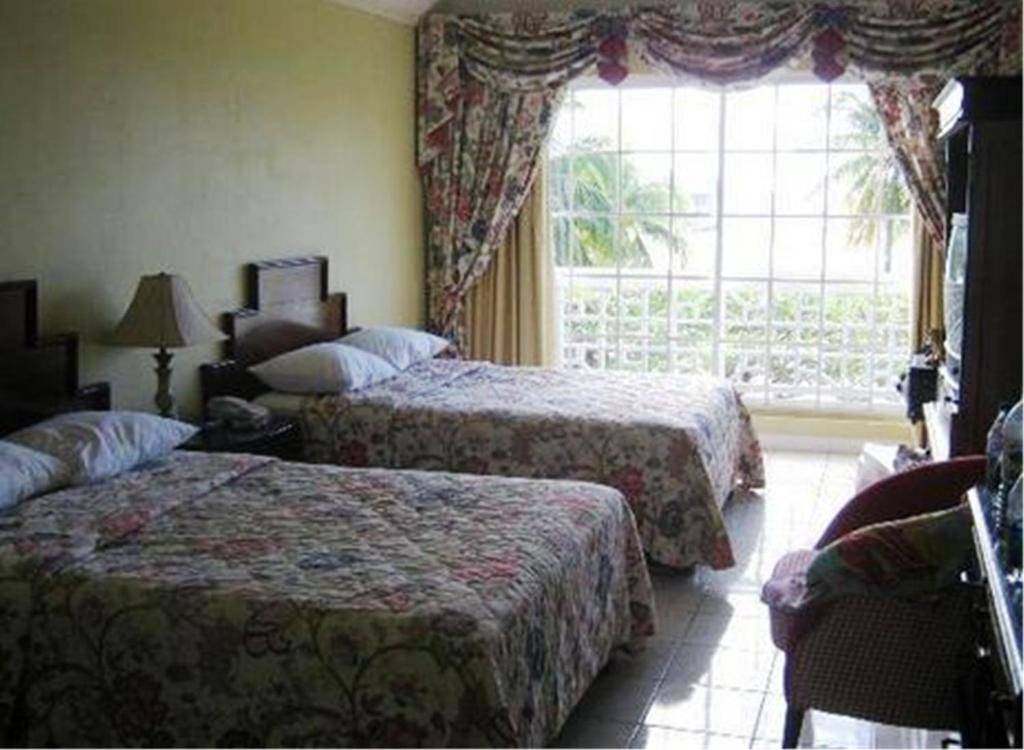 Rooms On The Beach 3*