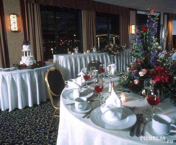 Sheraton Station Square Hotel 5* США, Питсбург