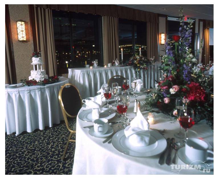 Sheraton Station Square Hotel