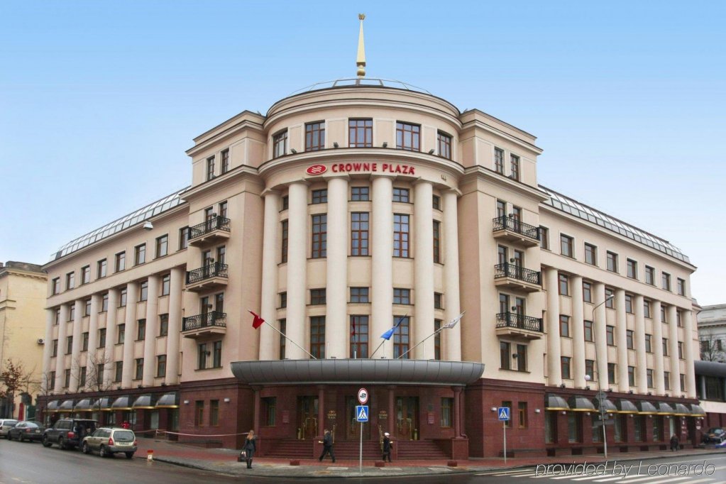 Crowne Plaza 5*