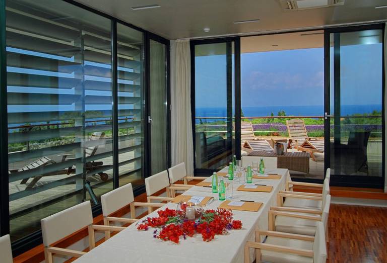Velaris Hotel
