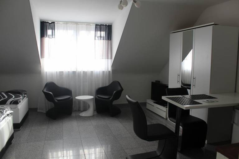 Lipp Apartments