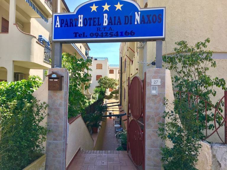 Baia Di Naxos Aparthotel