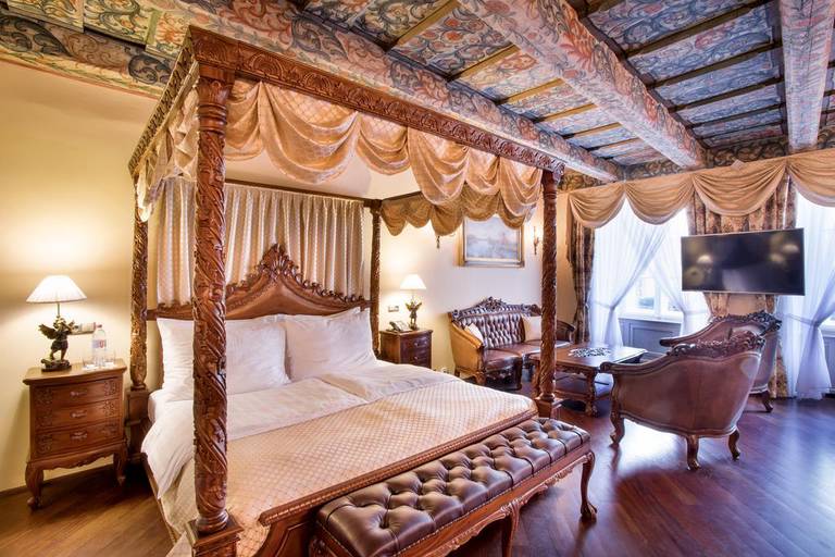 Iron Gate Hotel Suites