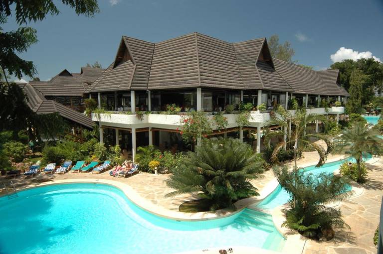 Travellers Beach Hotel & Club