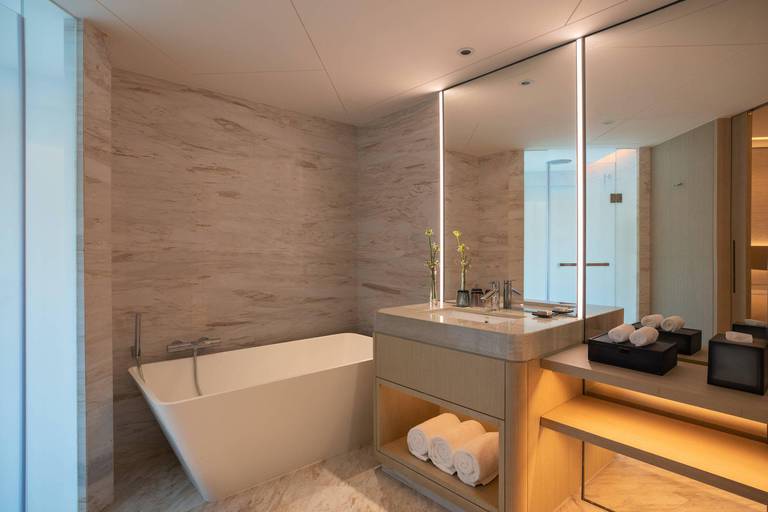 Renaissance Shenzhen Luohu Hotel