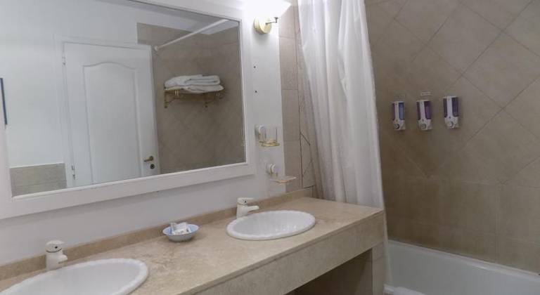 Mayflower Suites El Primer Hotel