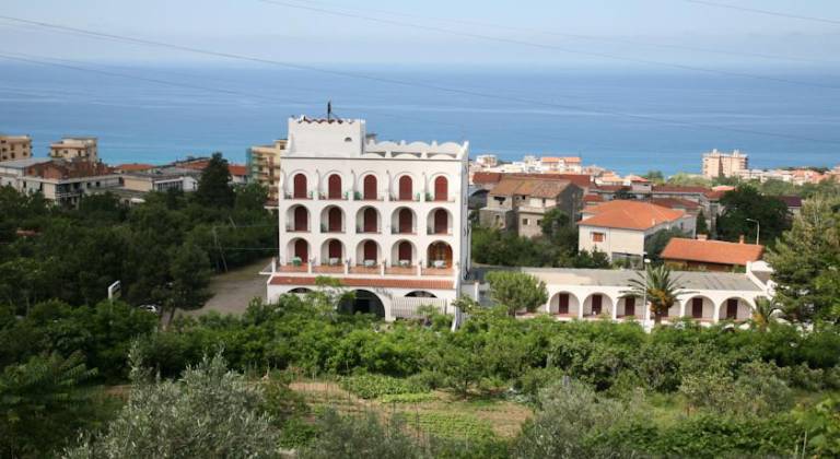 Alhambra Hotel