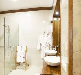 Tulia Zanzibar Unique Beach Resort в Занзибаре, Понгве