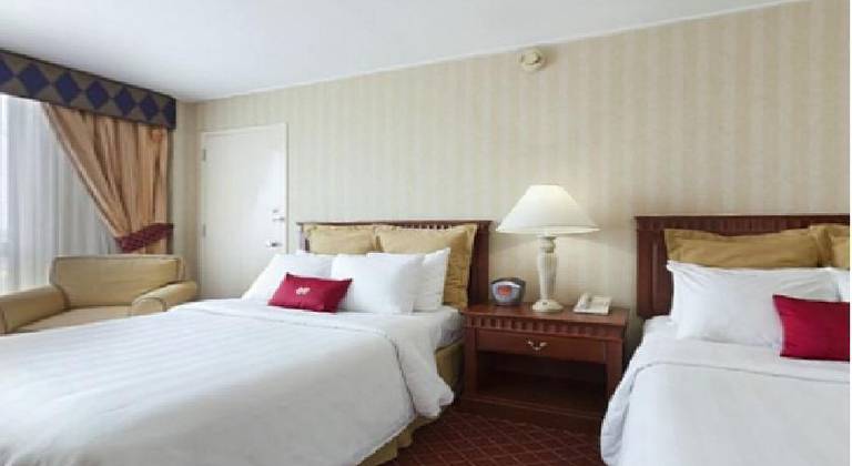 Empire Meadowlands Hotel