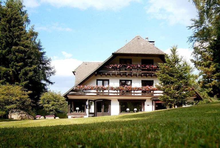 Gastehaus Behabuhl B&B
