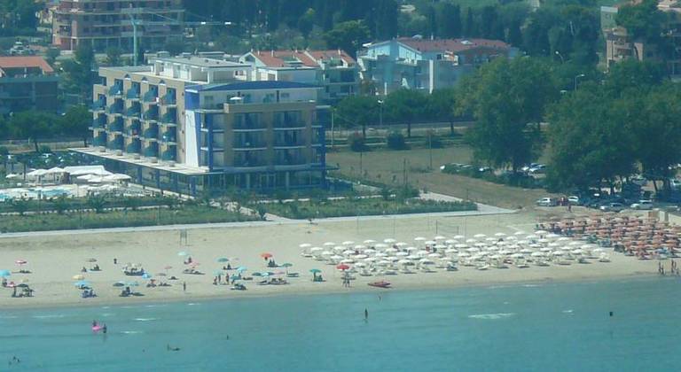Roses Hotel