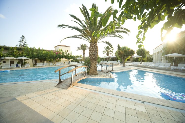 Maravel Hotel & Apartments