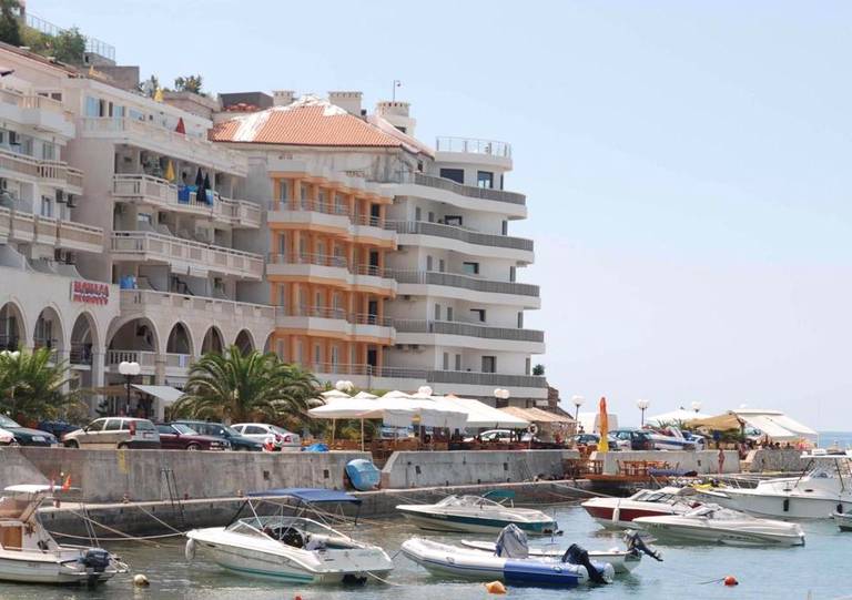 Monaco Aparthotel