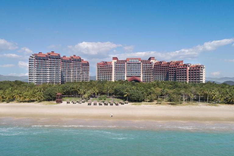 Pullman Oceanview Sanya Bay Resort  & Spa