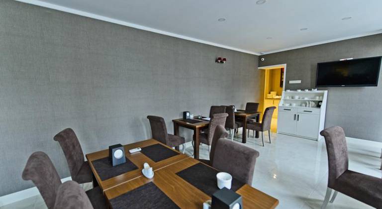 Hotel 19