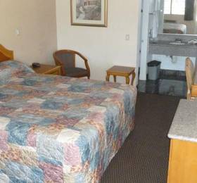 Туры в Americas Best Value Inn Corona в США