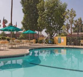 La Quinta Inn and Suites Buena Park в Калифорнии