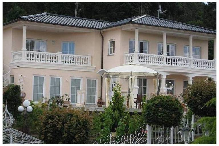 Eifelpalace Iv