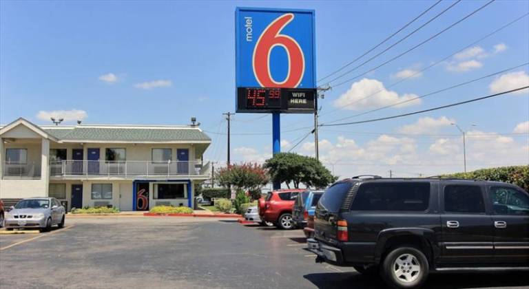 Motel 6 Austin Central - North