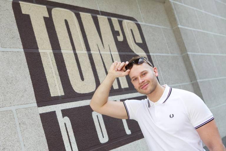 Toms Hotel