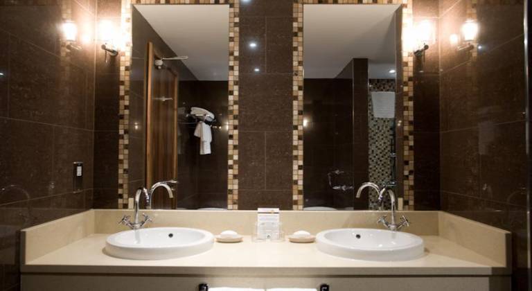 Clayton Hotel Dublin Airport