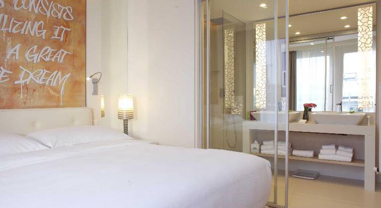 N’vY Manotel